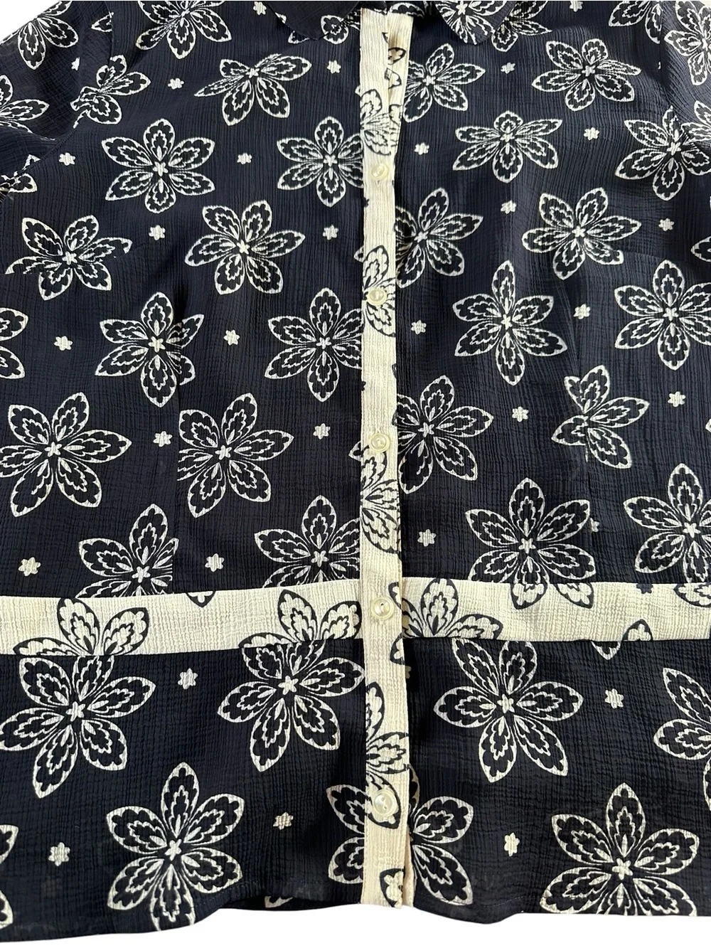 Alfred Dunner Navy and Cream Floral Button-Front Blouse 16 - Picture 7 of 10